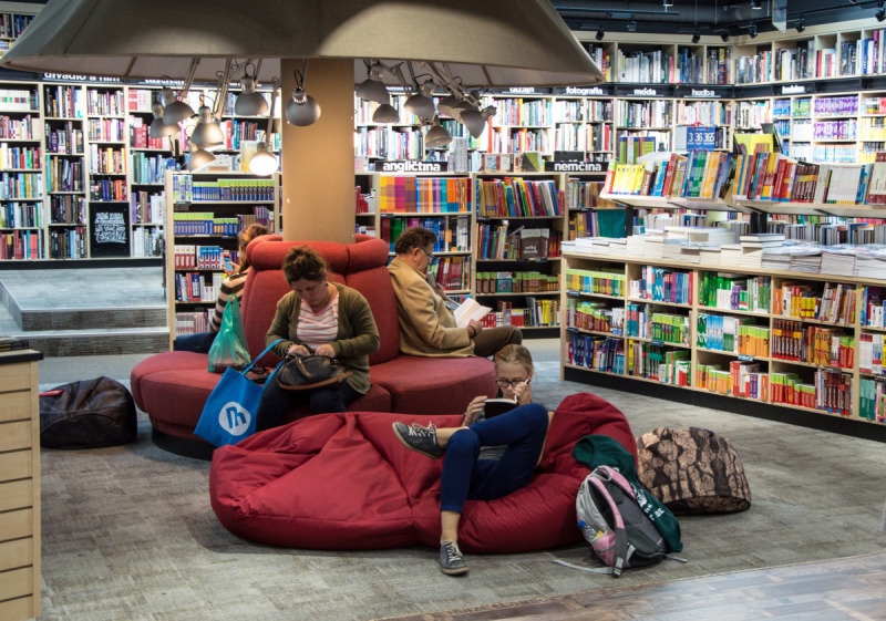 boutique-VILLARS SUR VAR-min_books_bookstore_book_reader_readers_reading_shop_sale_books-849006